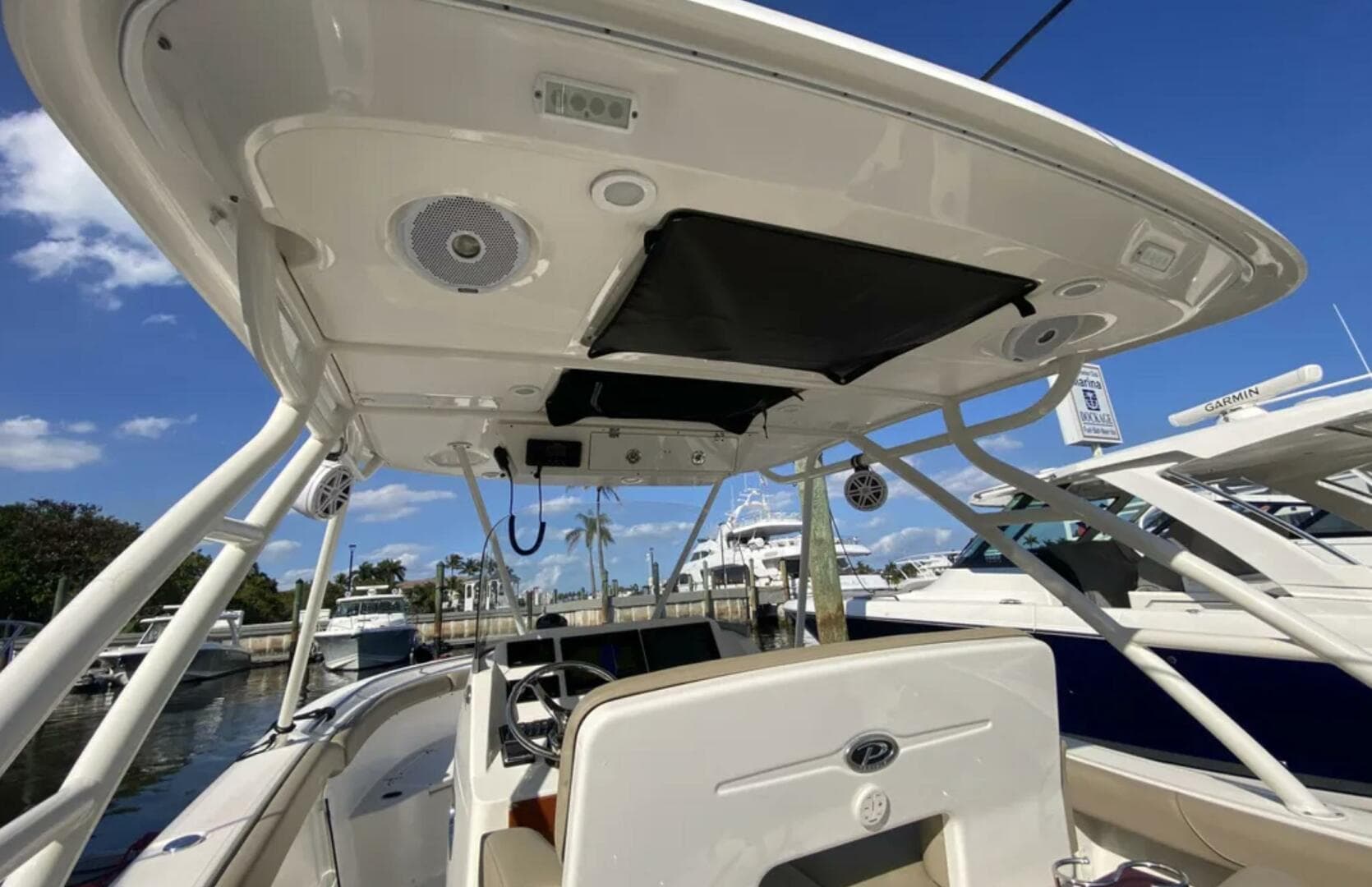 2015 Pursuit Sport — photo 10