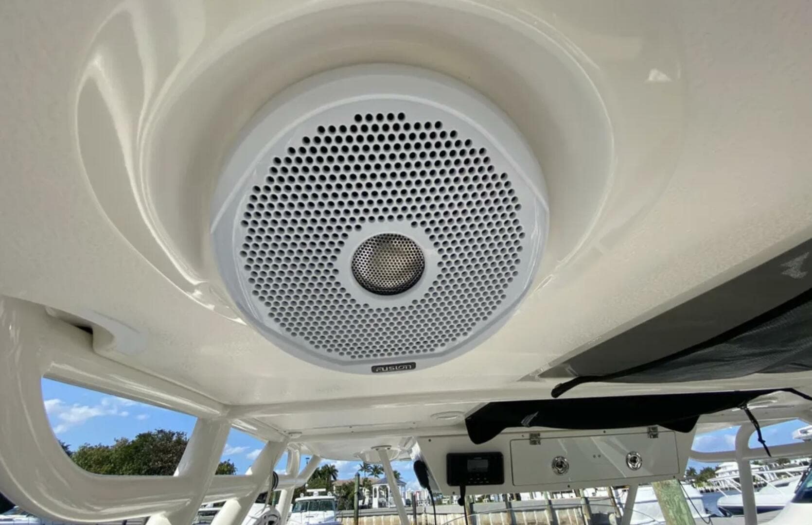 2015 Pursuit Sport — photo 15