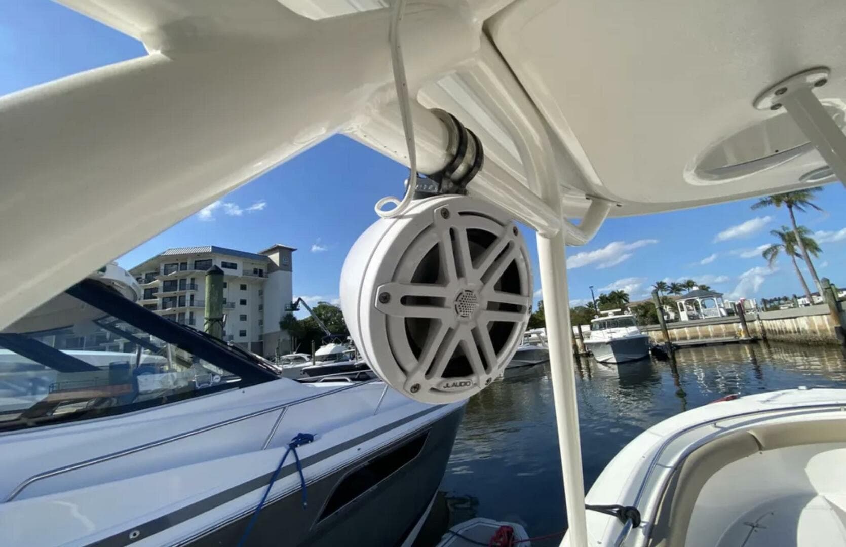 2015 Pursuit Sport — photo 18