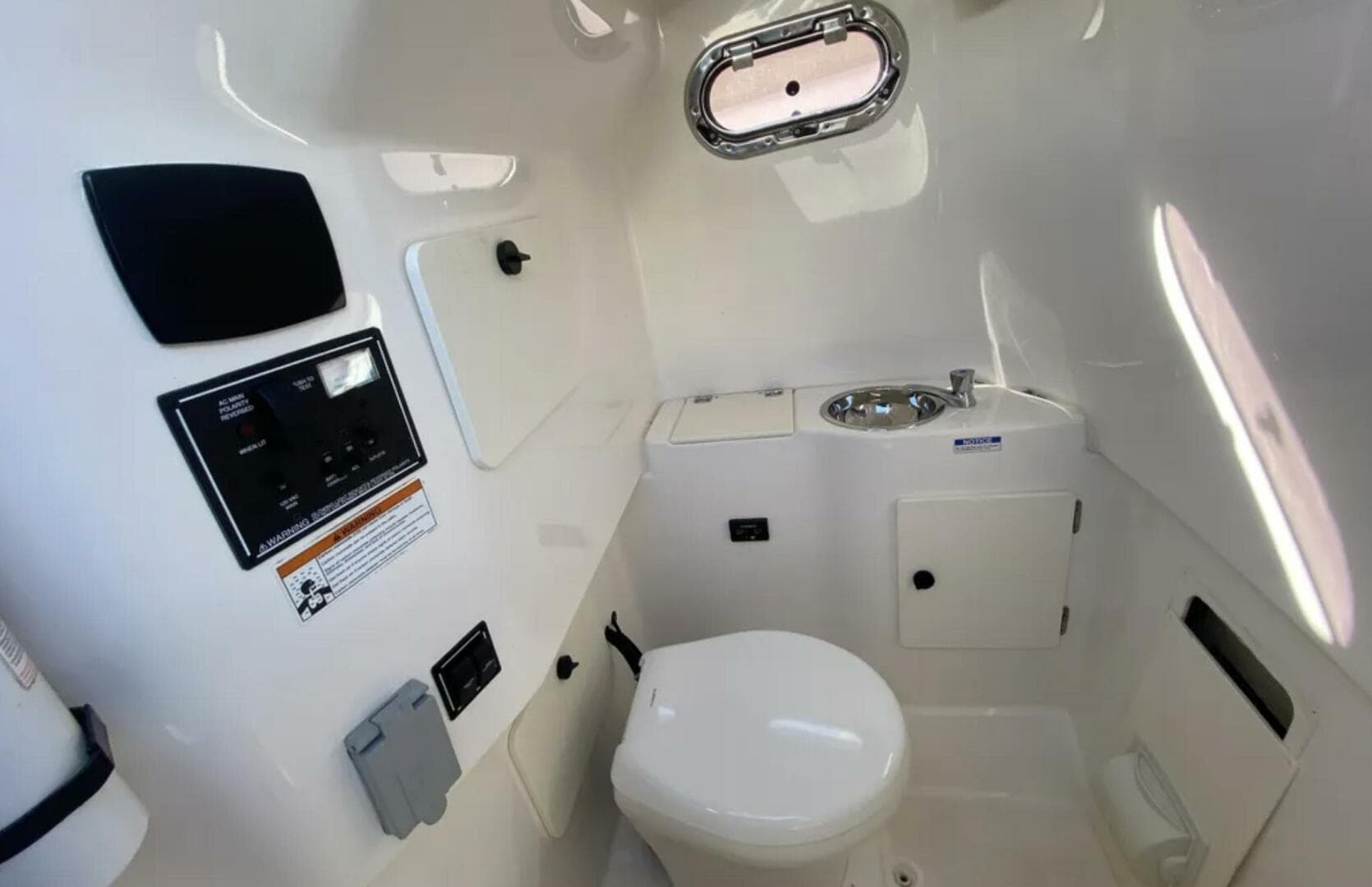 2015 Pursuit Sport — photo 20