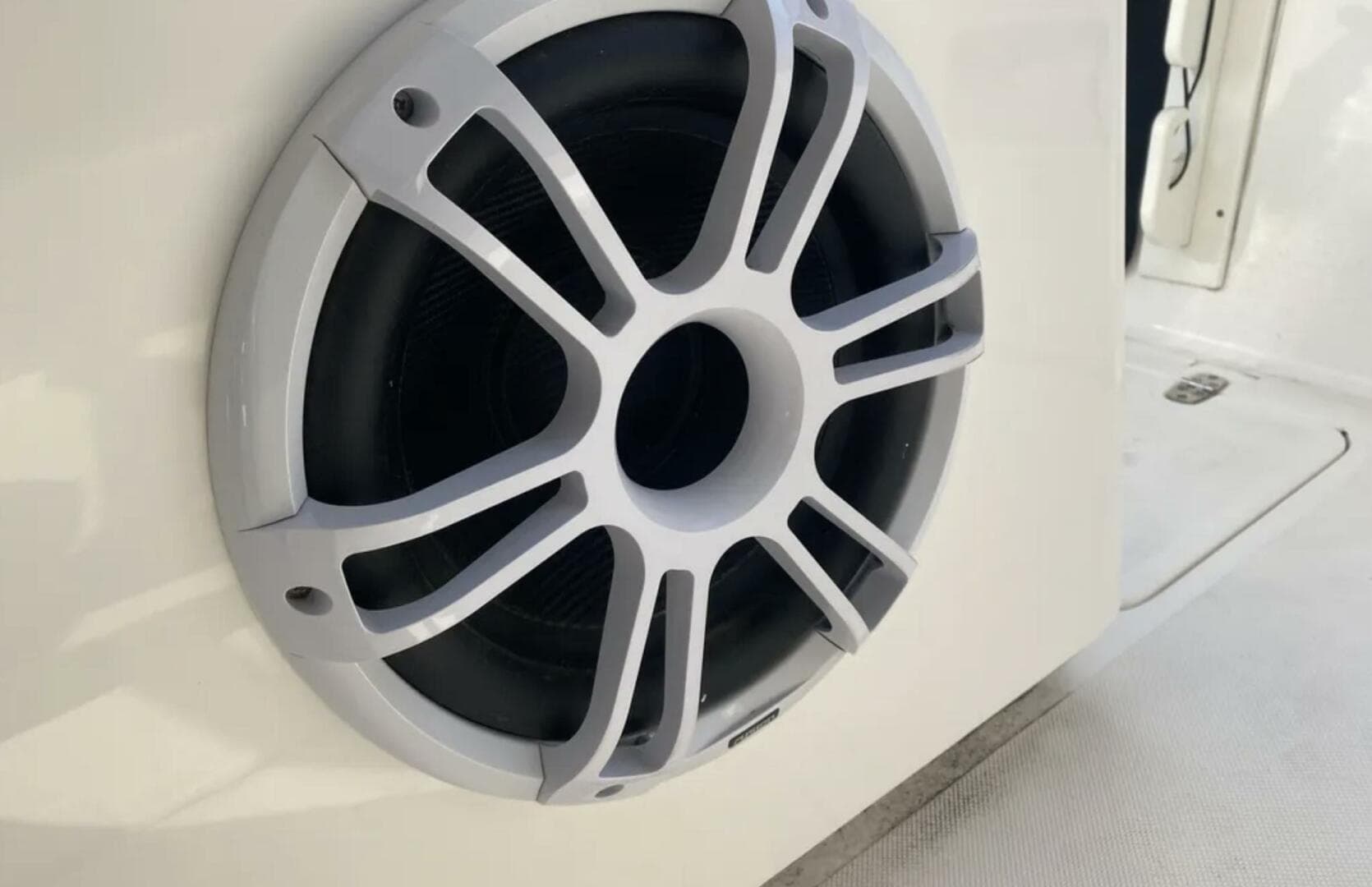 2015 Pursuit Sport — photo 16