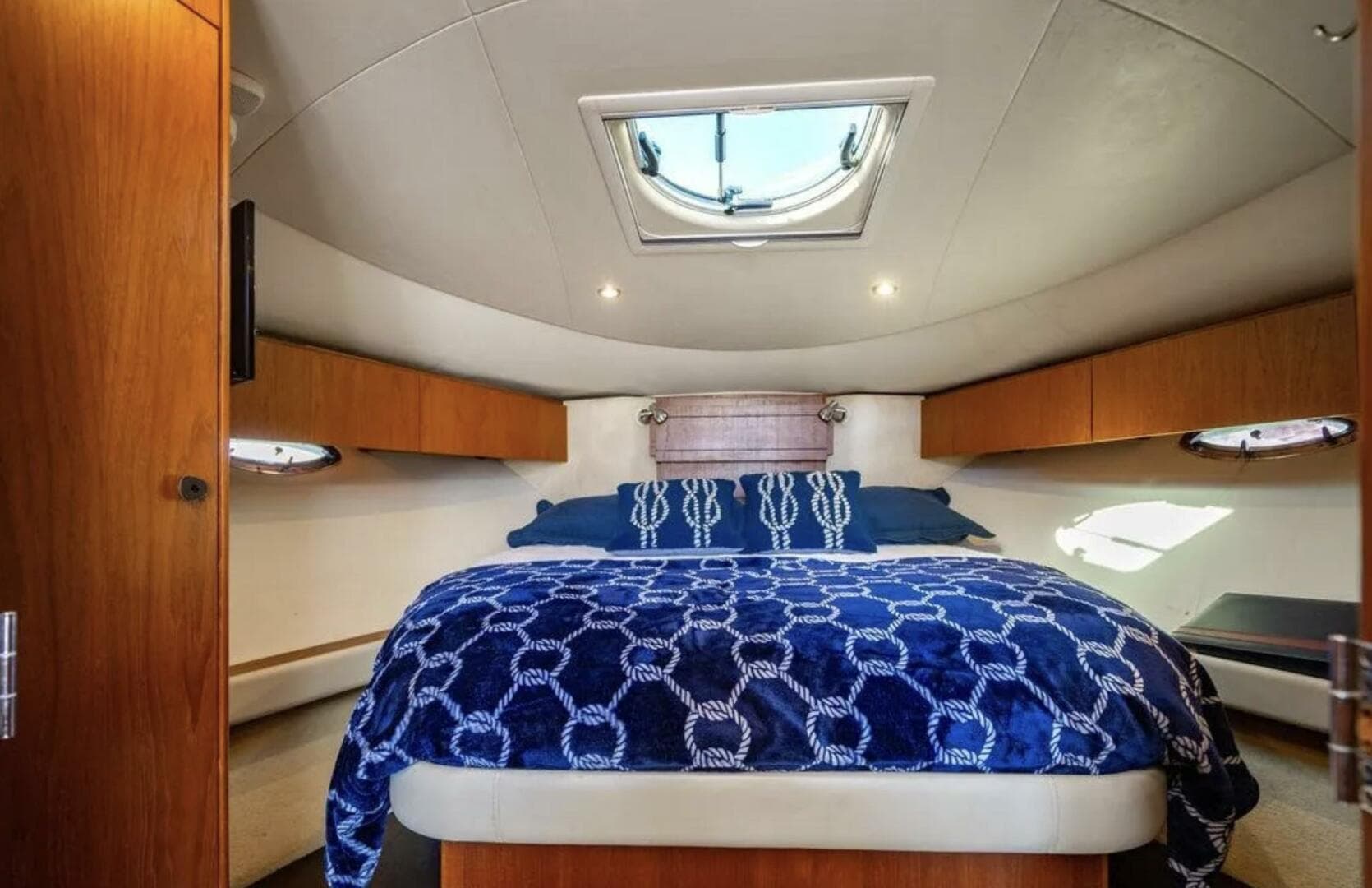2013 Tiara Yachts 36 Coronet — photo 8