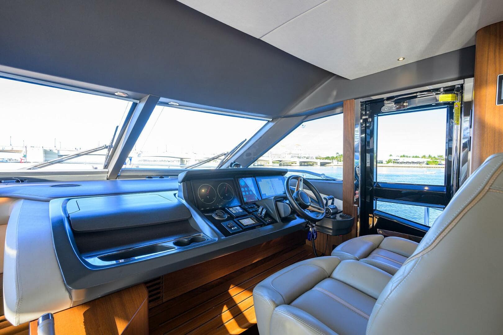 2021 Princess Y78 — photo 16