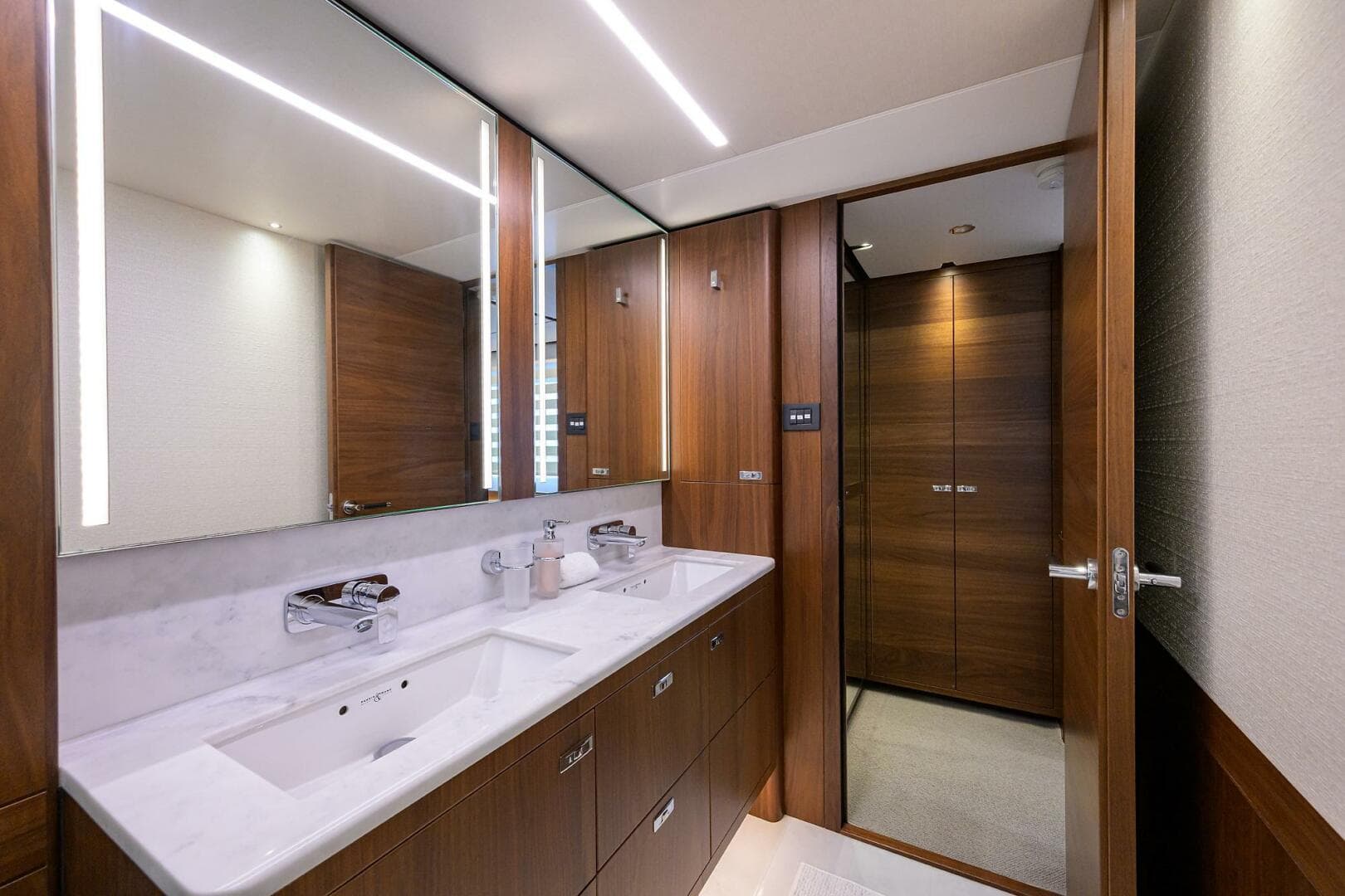 2021 Princess Y78 — photo 28