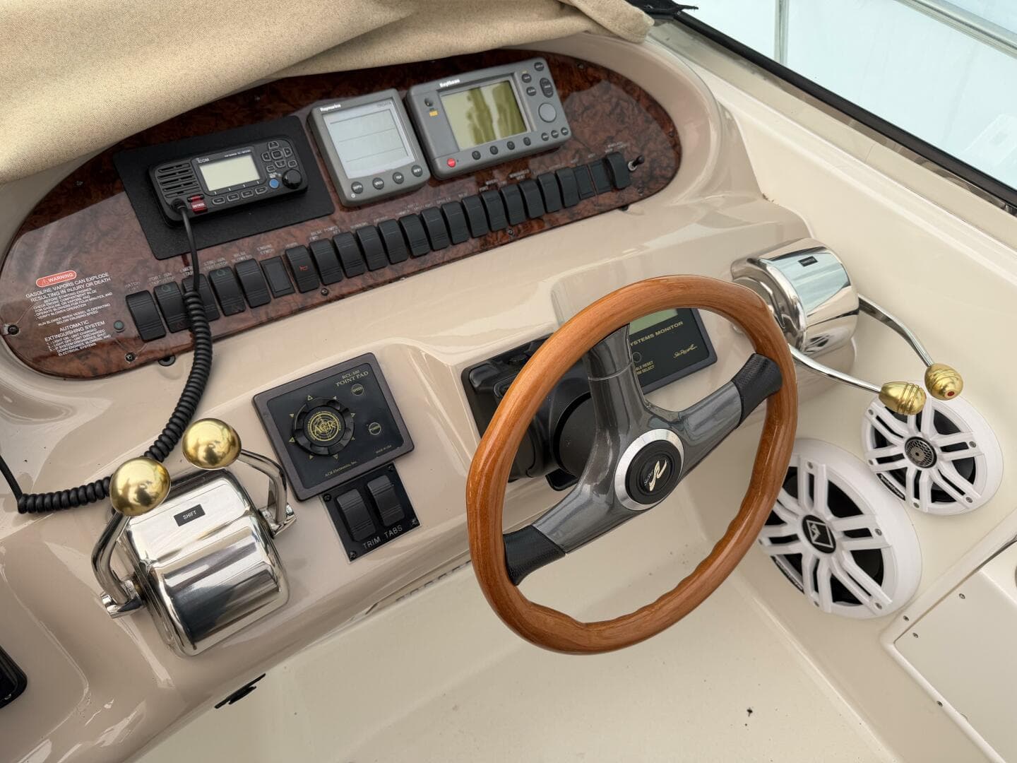 2001 Sea Ray 380 Sundancer — photo 13