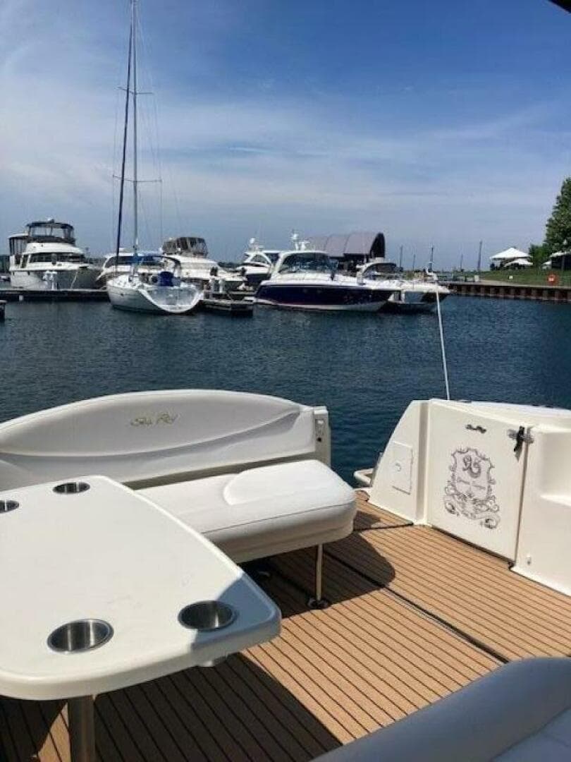 2001 Sea Ray 380 Sundancer — photo 45