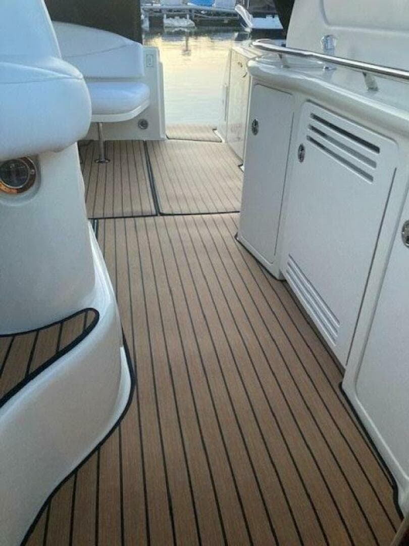 2001 Sea Ray 380 Sundancer — photo 18