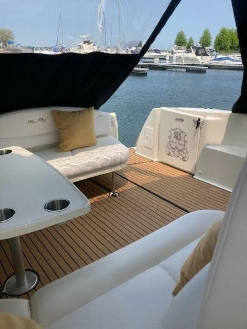 2001 Sea Ray 380 Sundancer — photo 32