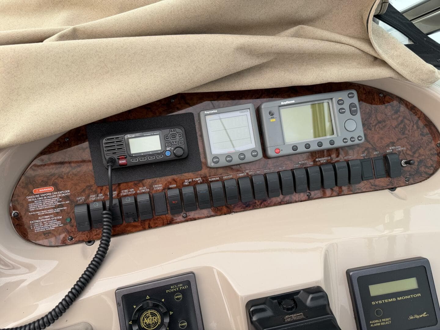 2001 Sea Ray 380 Sundancer — photo 12