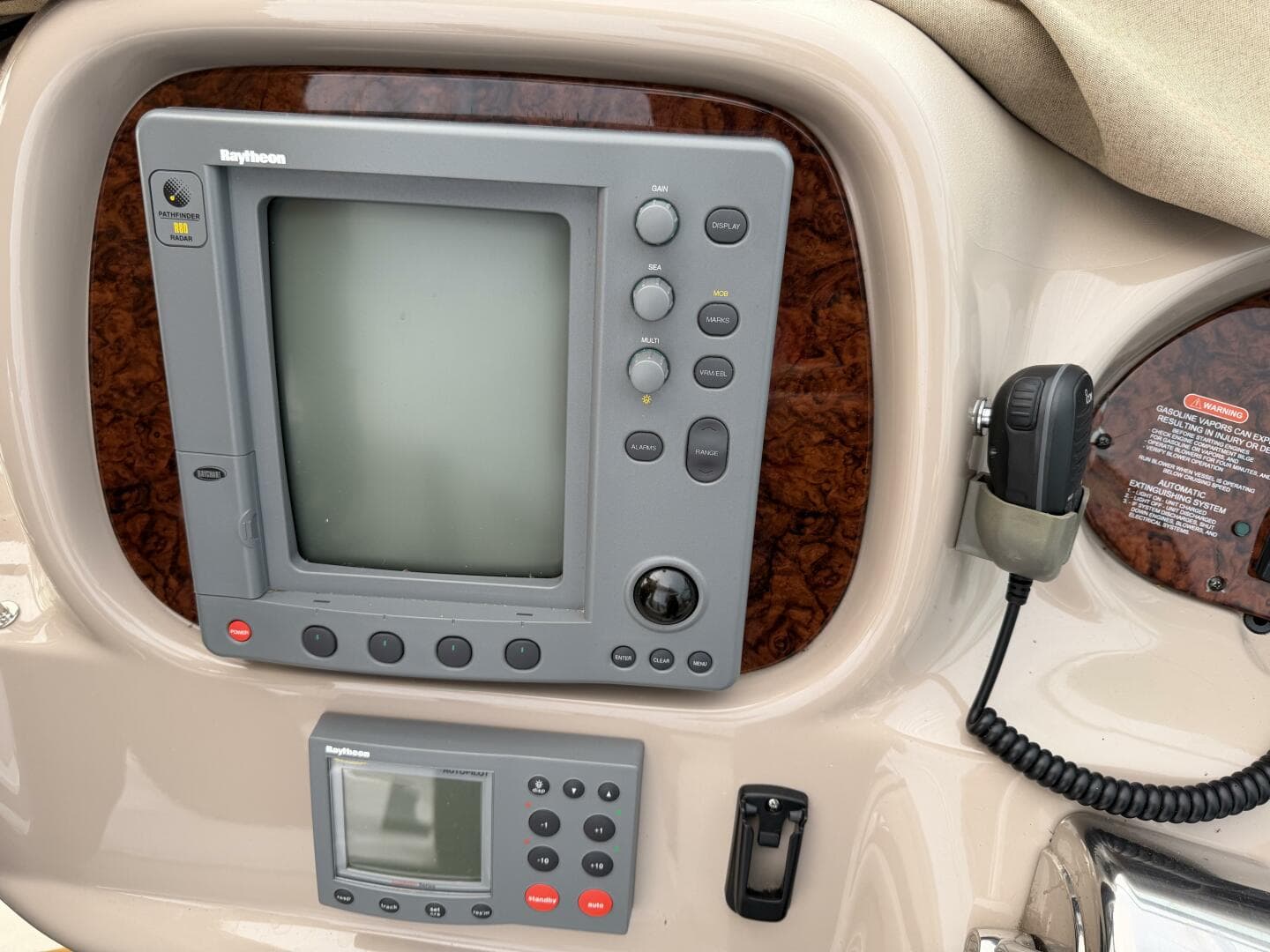 2001 Sea Ray 380 Sundancer — photo 14