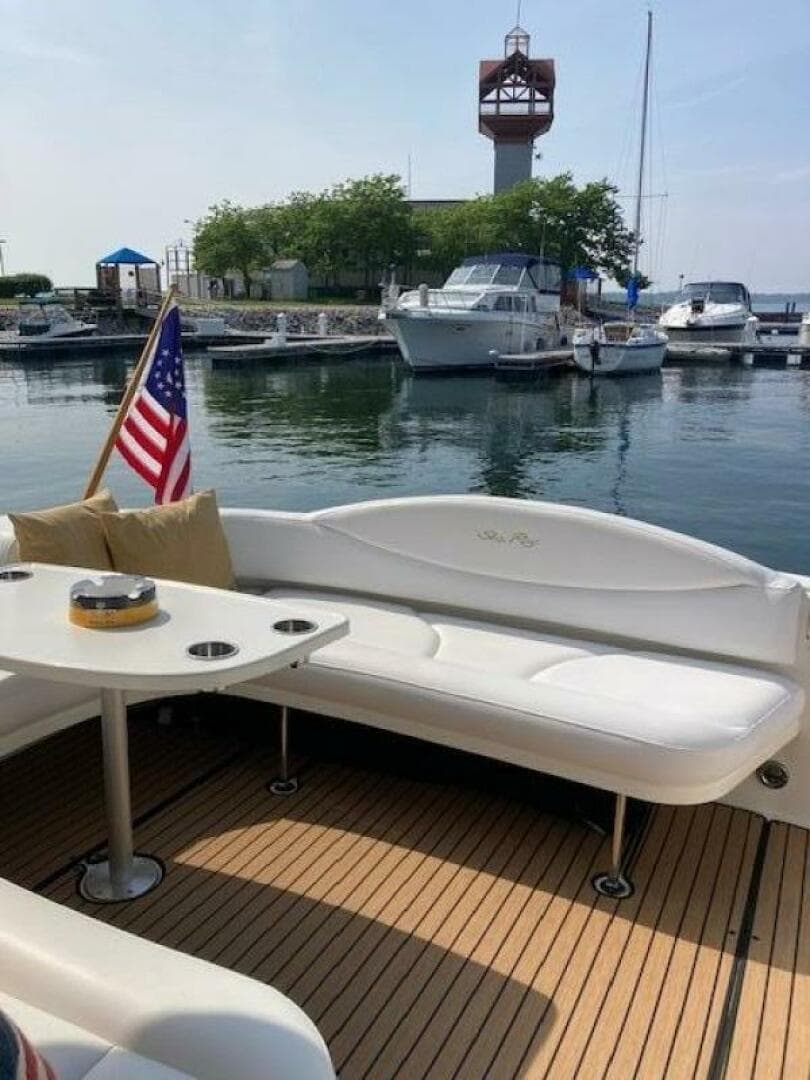 2001 Sea Ray 380 Sundancer — photo 44