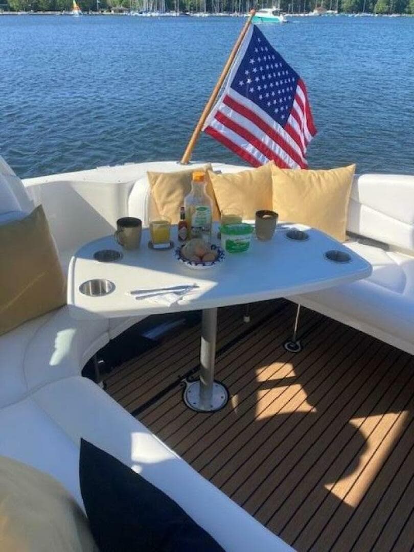 2001 Sea Ray 380 Sundancer — photo 20