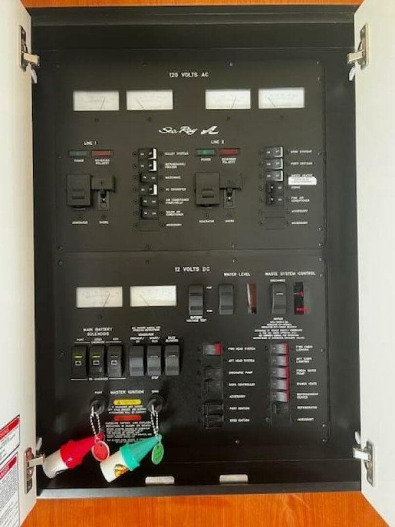 2001 Sea Ray 380 Sundancer — photo 37