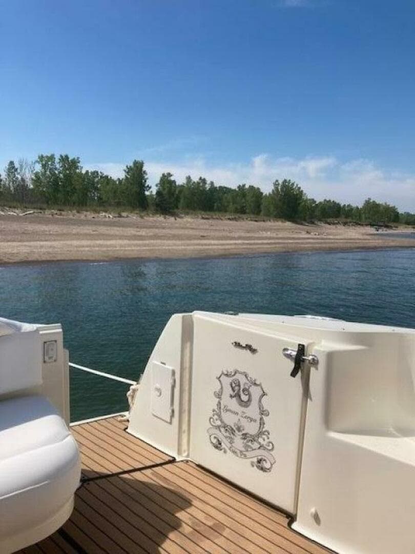 2001 Sea Ray 380 Sundancer — photo 24