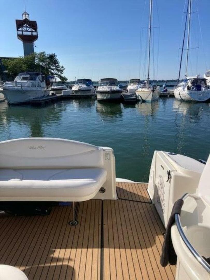 2001 Sea Ray 380 Sundancer — photo 40