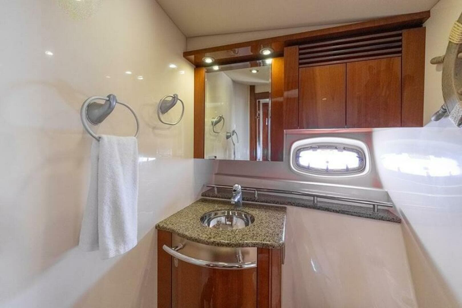 2007 Sea Ray 48 Sundancer — photo 30