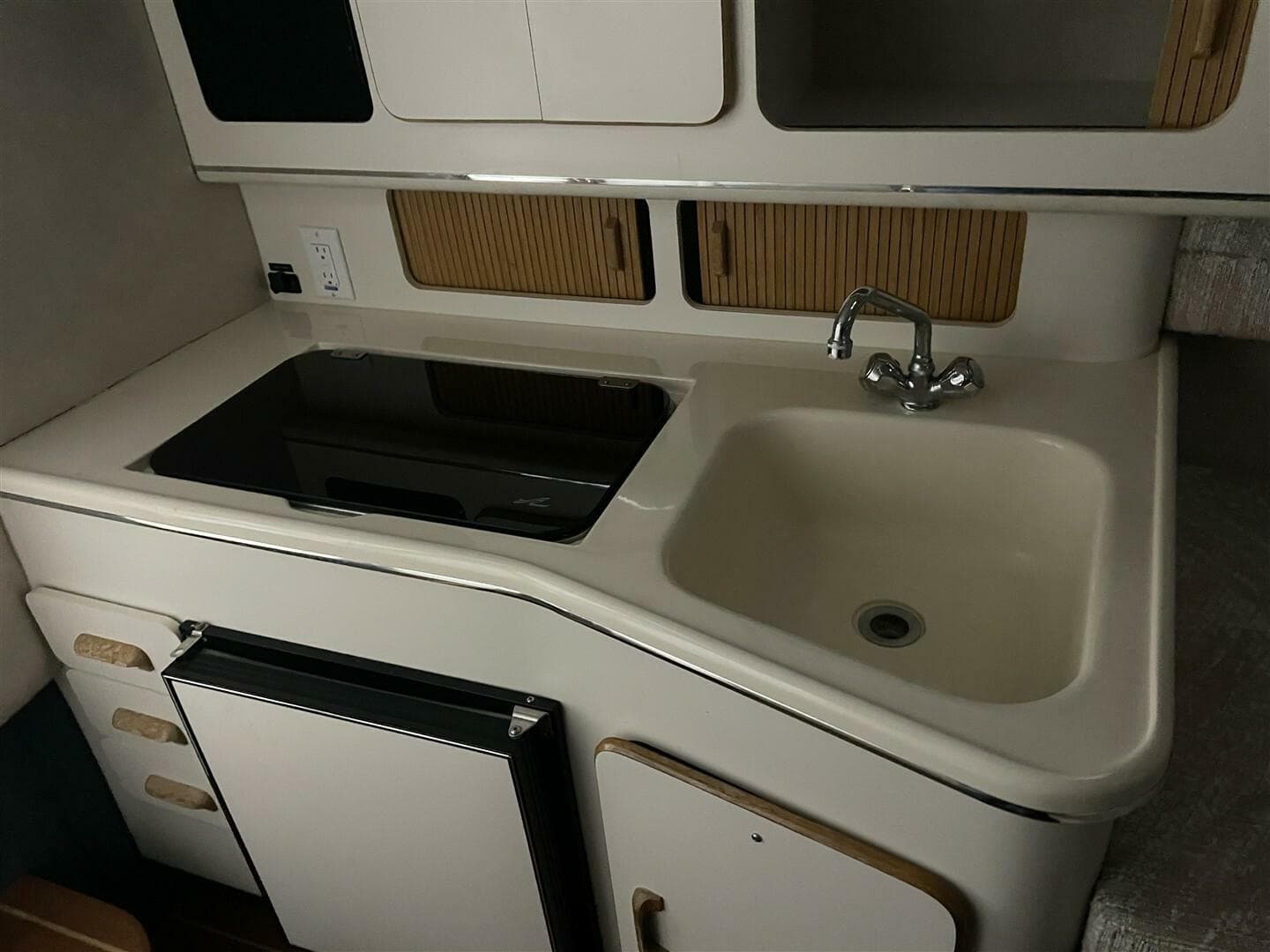 1993 Sea Ray 300 Weekender — photo 17