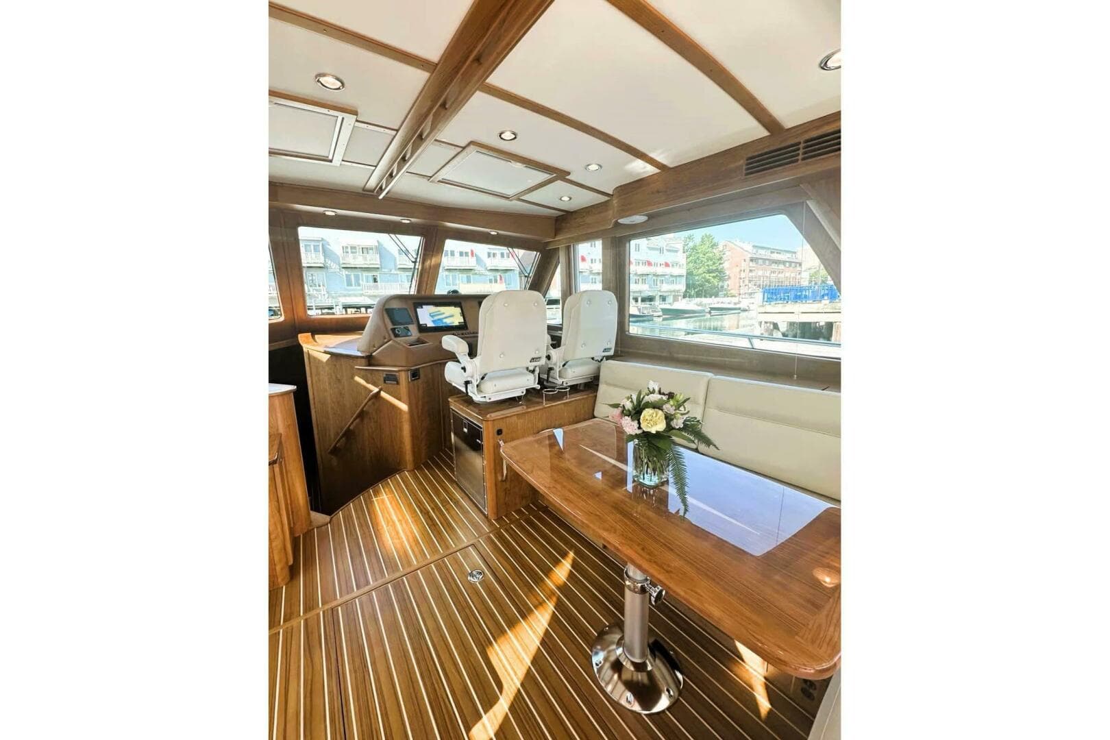 2025 Sabre 48 Salon Express — photo 21