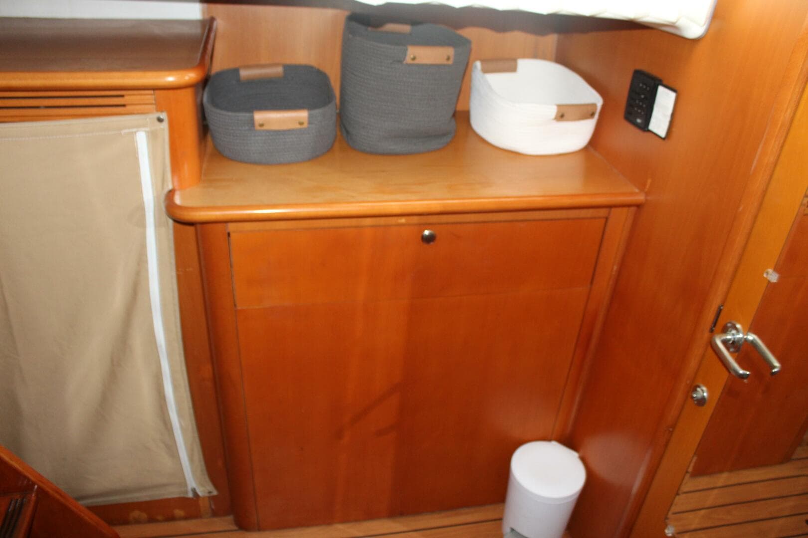 2004 Lagoon 43 Power Cat — photo 30