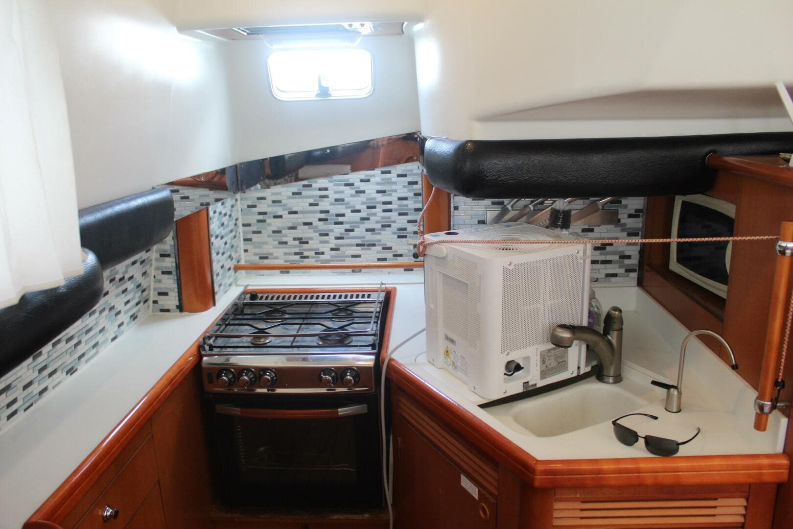 2004 Lagoon 43 Power Cat — photo 7
