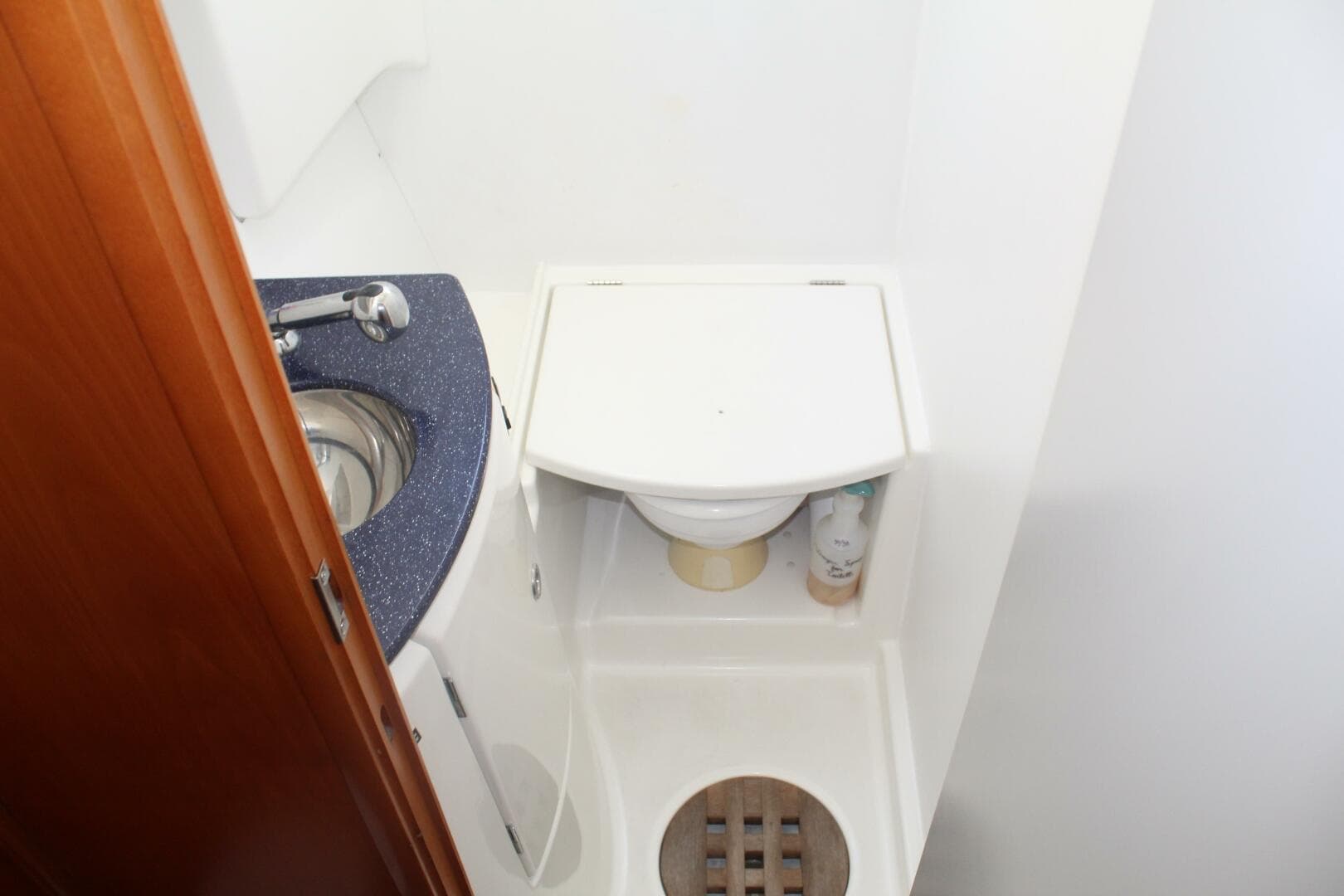 2004 Lagoon 43 Power Cat — photo 31