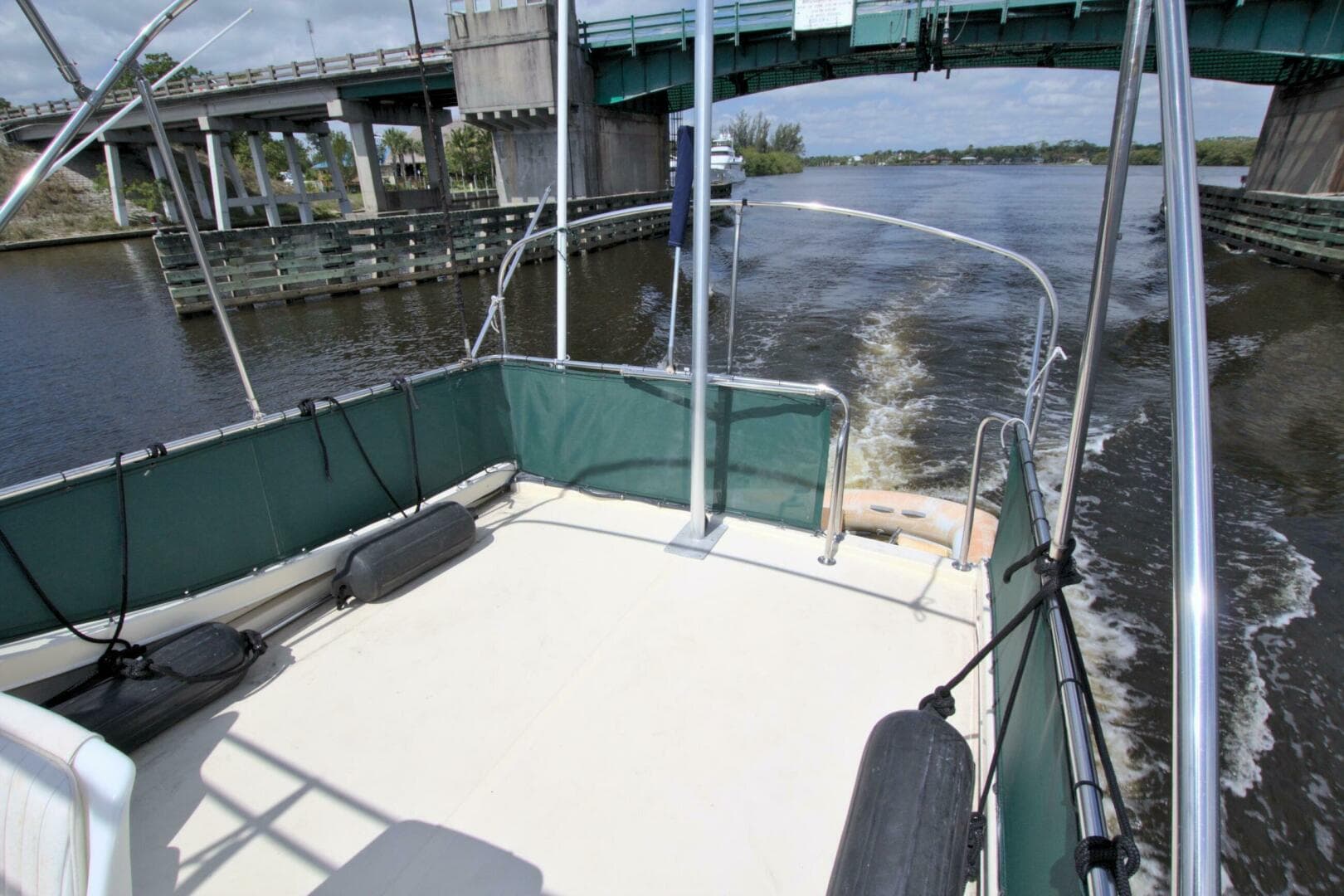 2004 Camano 31 Troll — photo 10