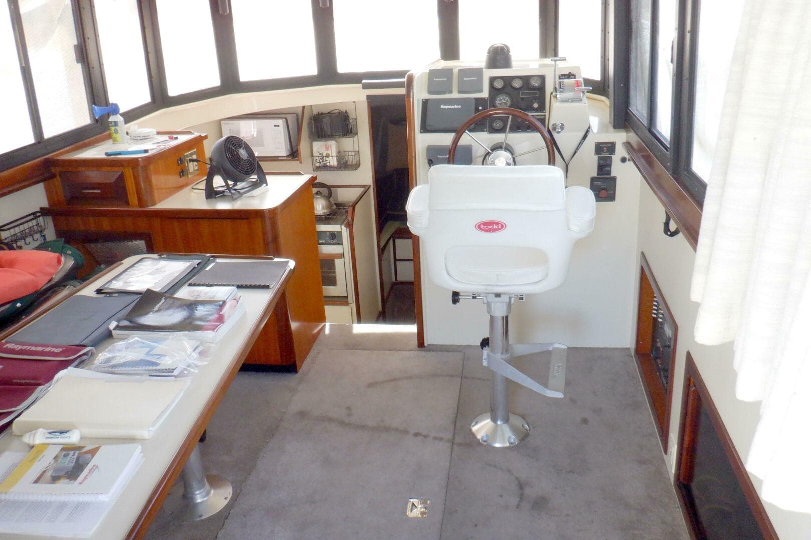 2004 Camano 31 Troll — photo 15