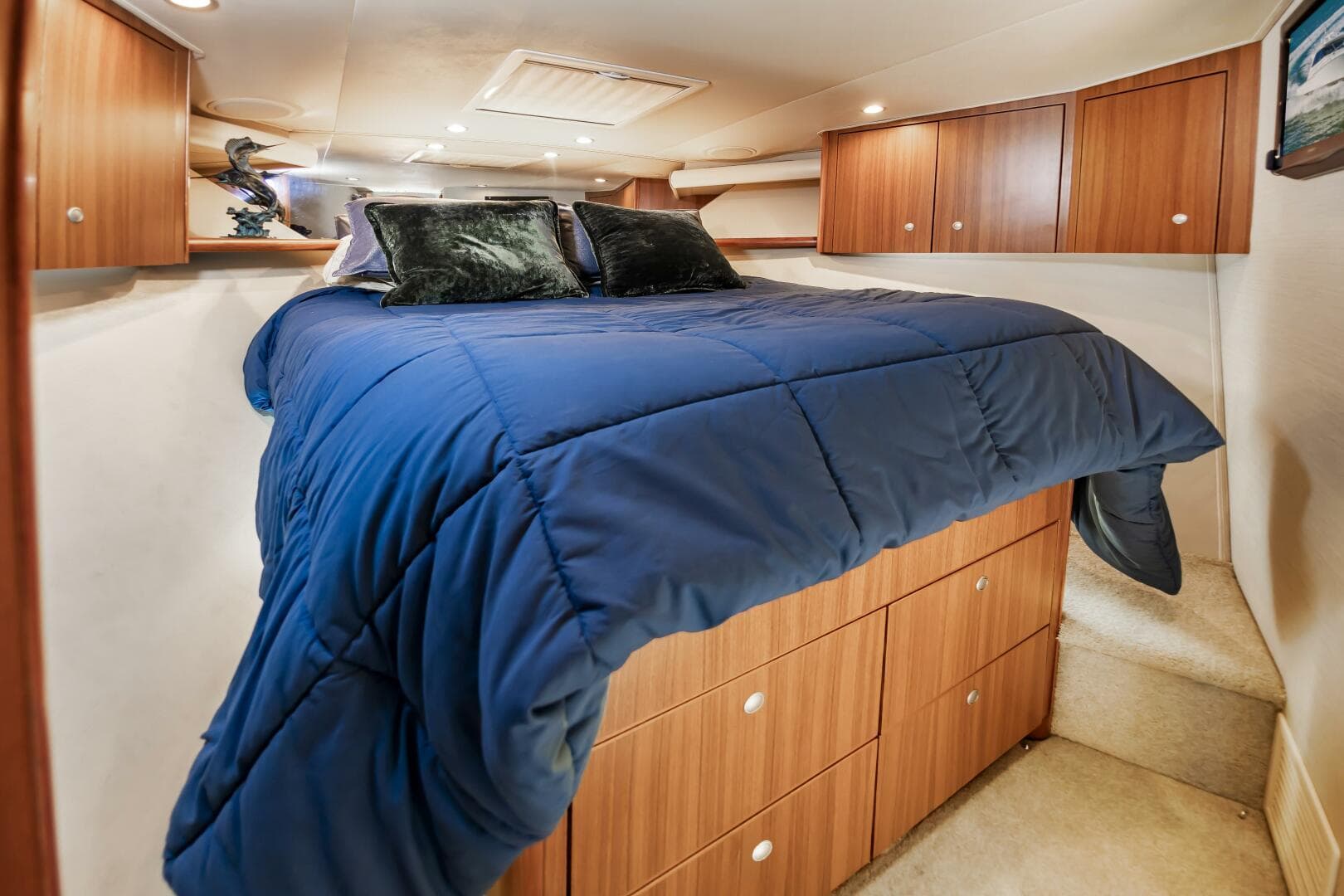 2010 Viking 52 Sport Coupe — photo 39