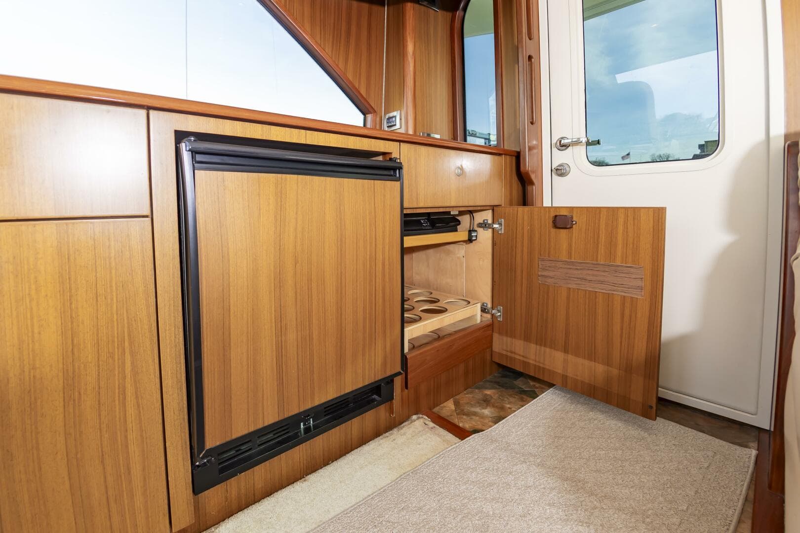 2010 Viking 52 Sport Coupe — photo 22