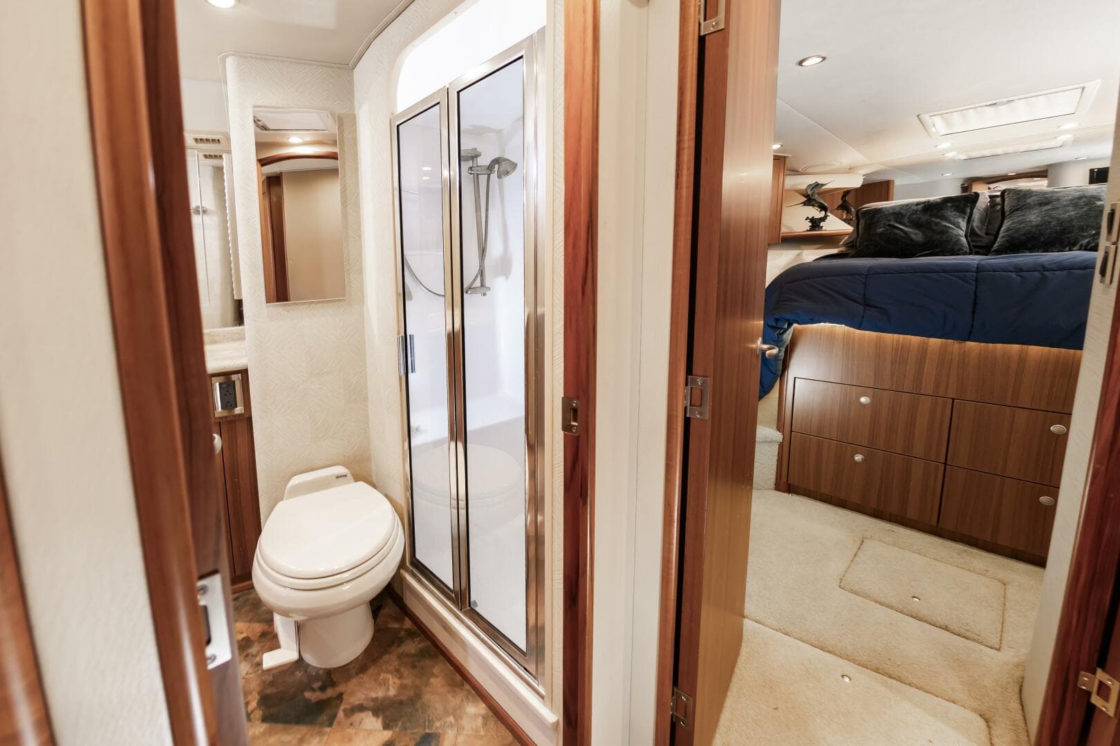 2010 Viking 52 Sport Coupe — photo 37