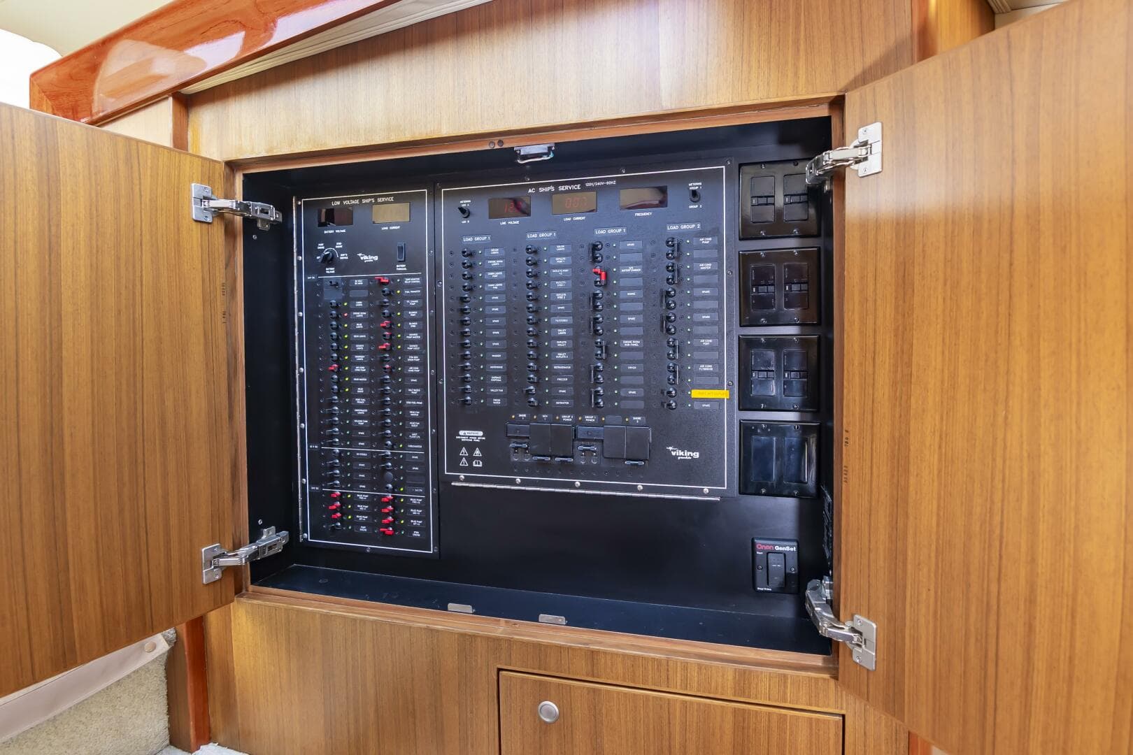 2010 Viking 52 Sport Coupe — photo 30