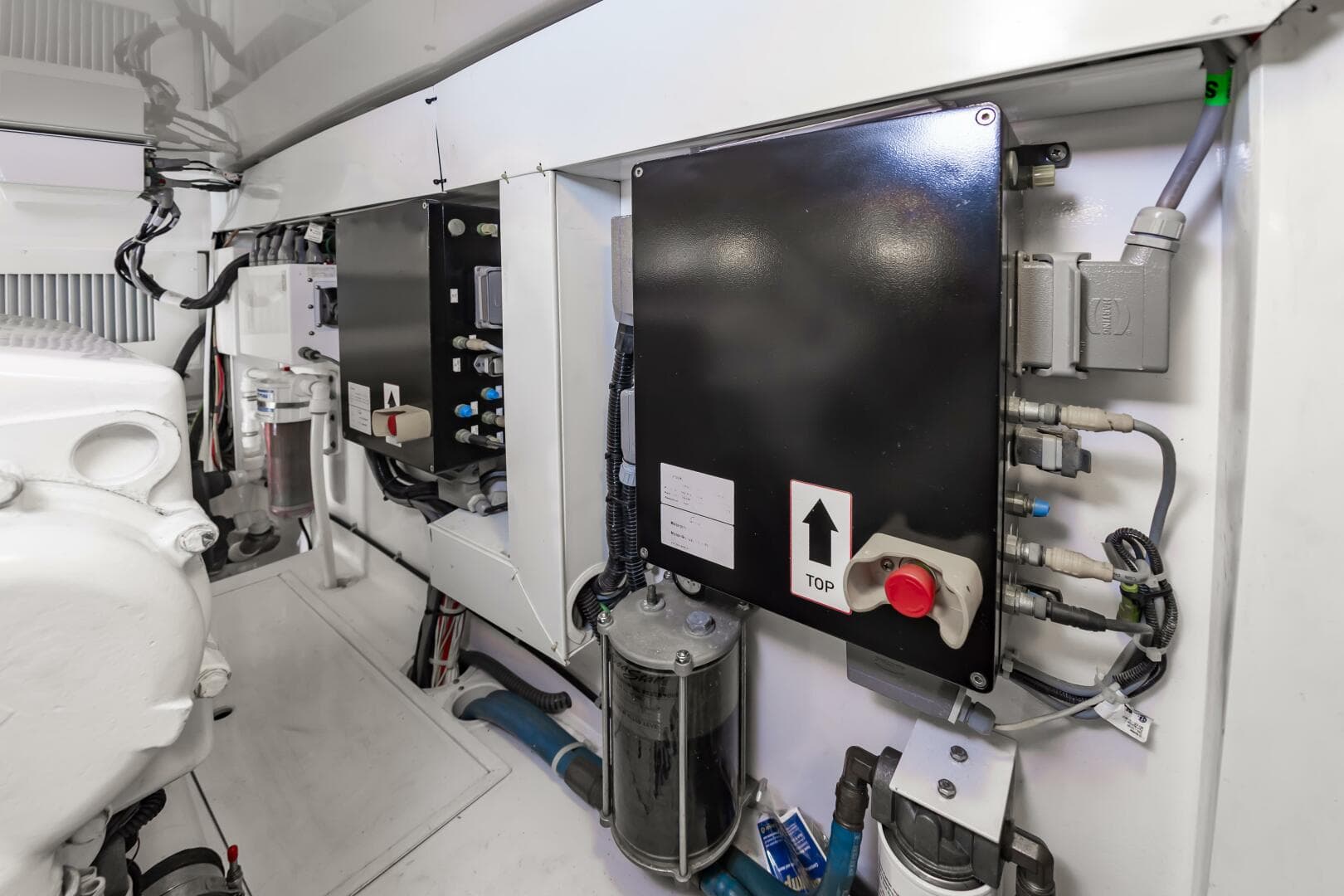 2010 Viking 52 Sport Coupe — photo 52