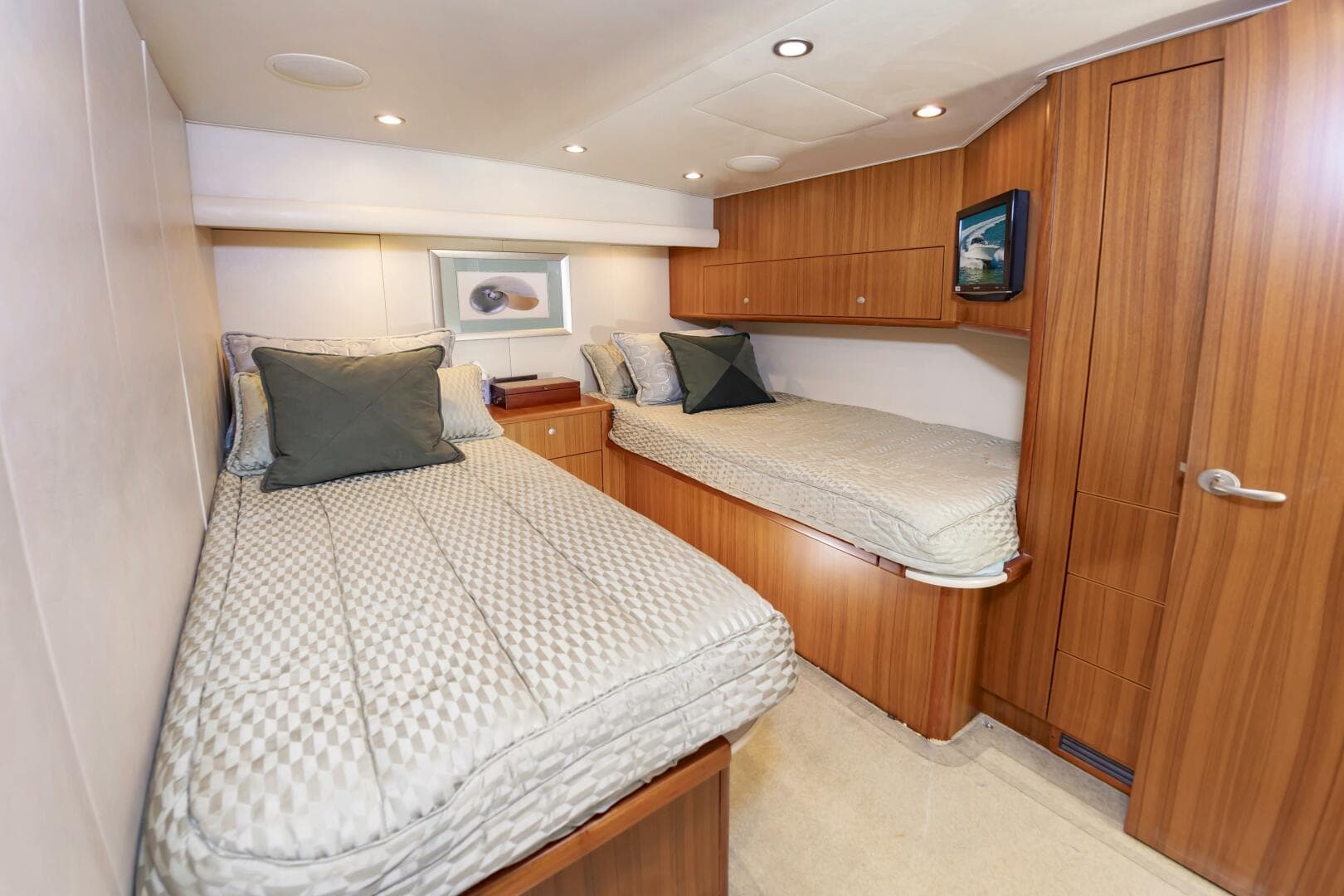 2010 Viking 52 Sport Coupe — photo 34