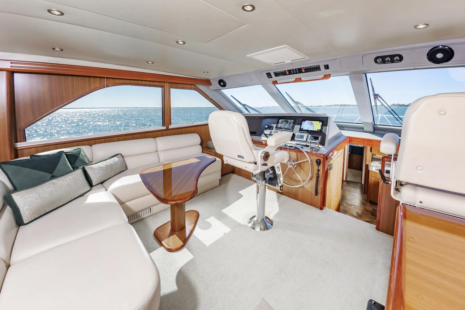 2010 Viking 52 Sport Coupe — photo 19