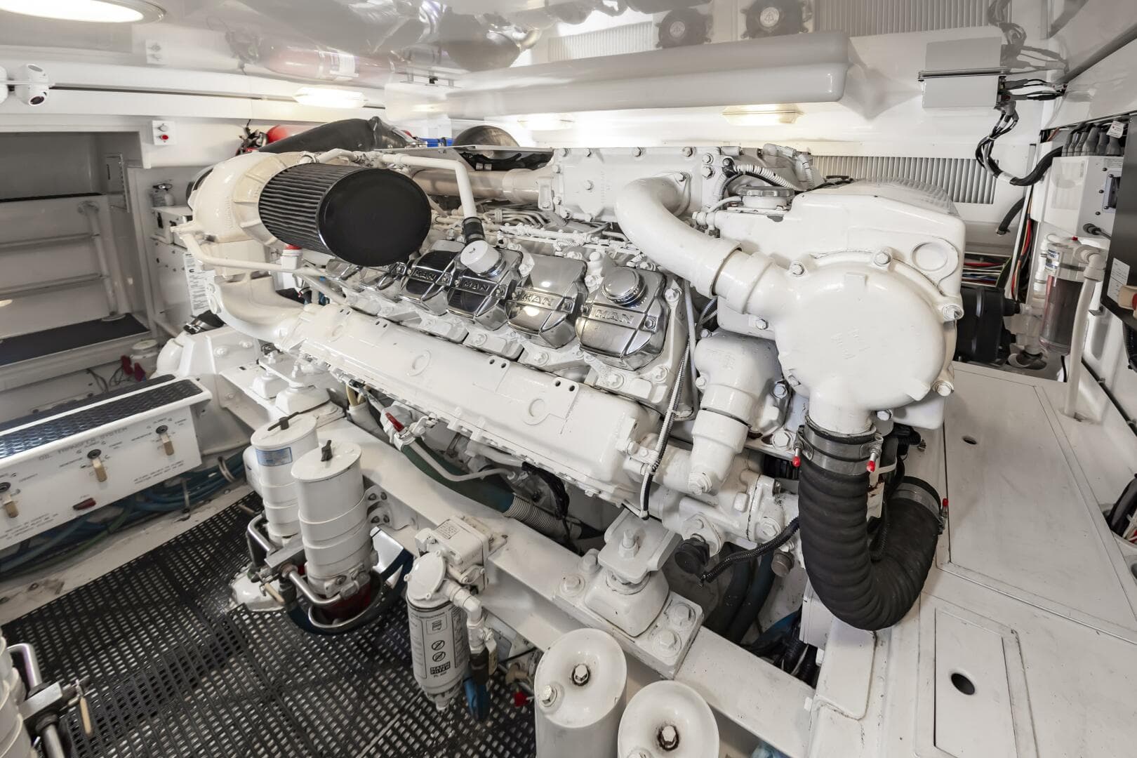 2010 Viking 52 Sport Coupe — photo 46