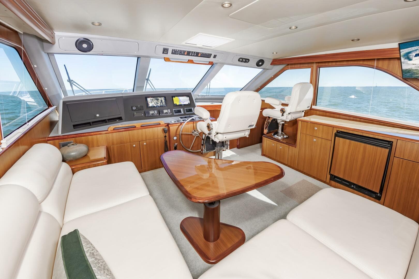 2010 Viking 52 Sport Coupe — photo 20