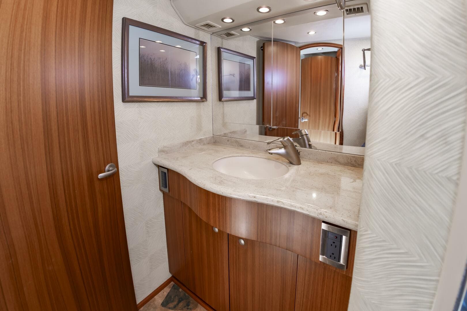 2010 Viking 52 Sport Coupe — photo 44