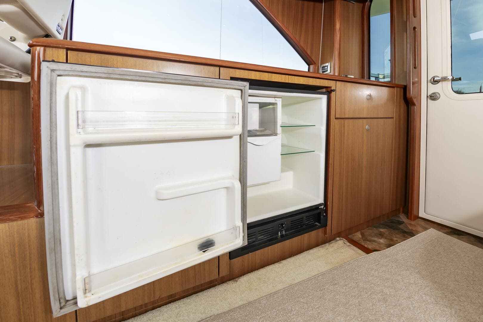 2010 Viking 52 Sport Coupe — photo 24