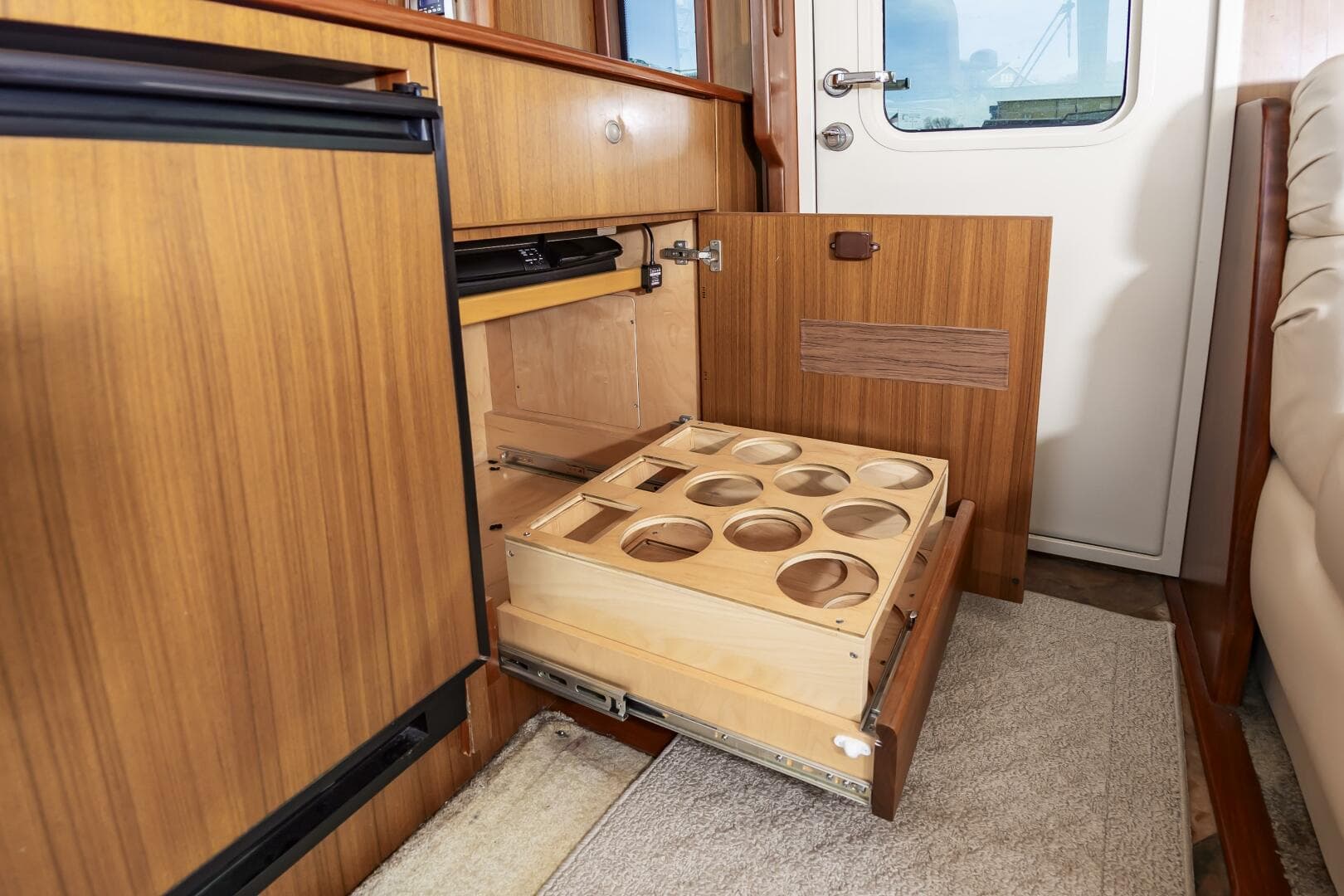 2010 Viking 52 Sport Coupe — photo 23