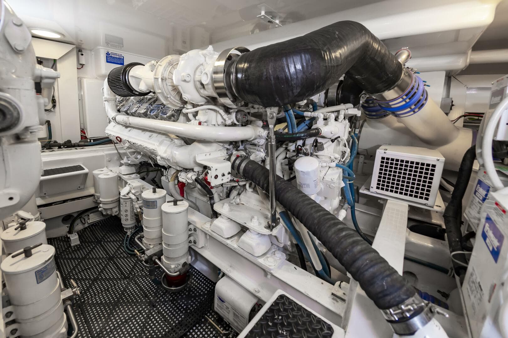 2010 Viking 52 Sport Coupe — photo 48