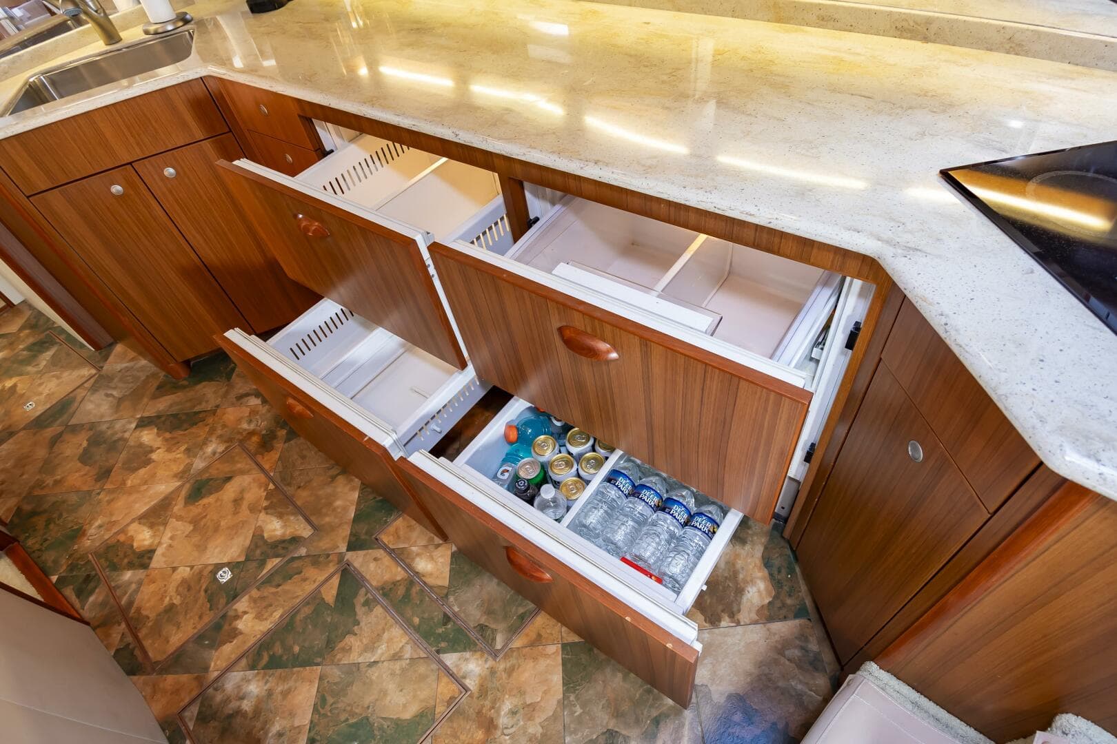 2010 Viking 52 Sport Coupe — photo 32