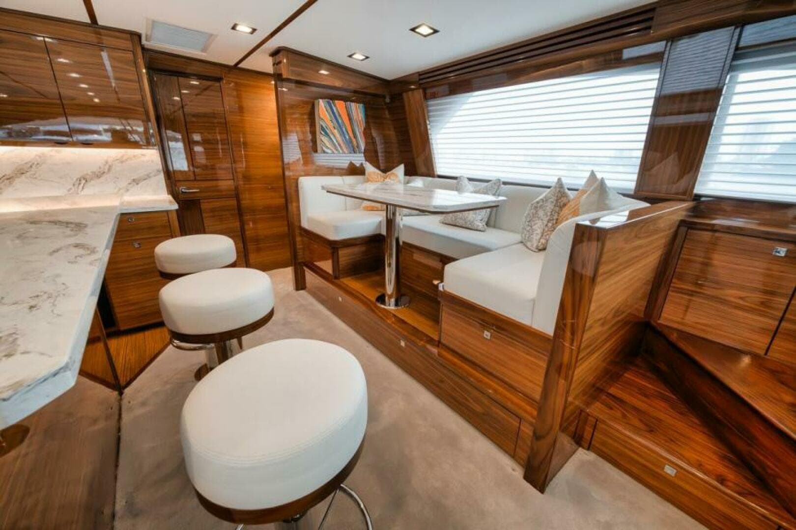 2024 Viking 72 Skybridge — photo 5