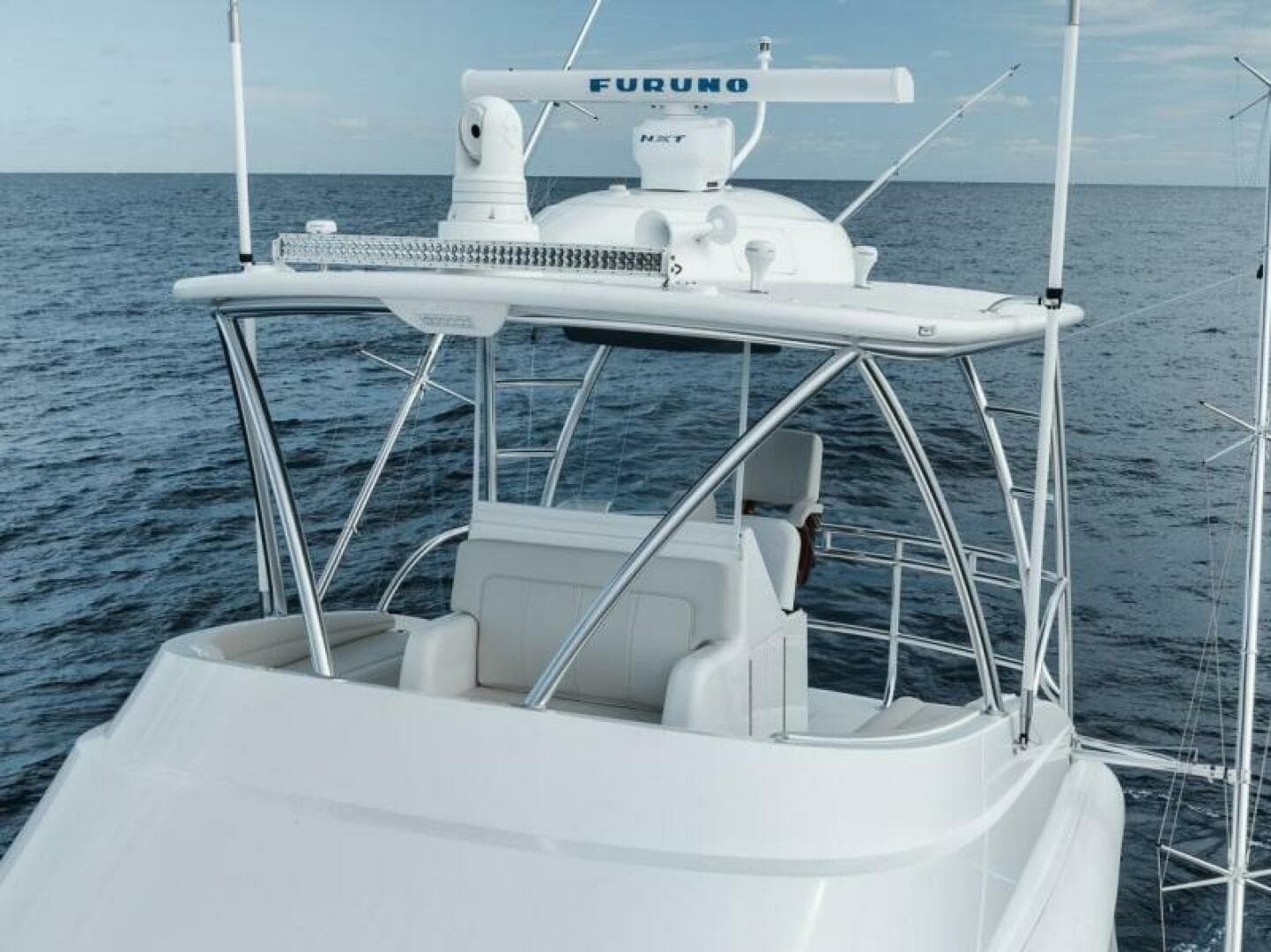 2024 Viking 72 Skybridge — photo 33