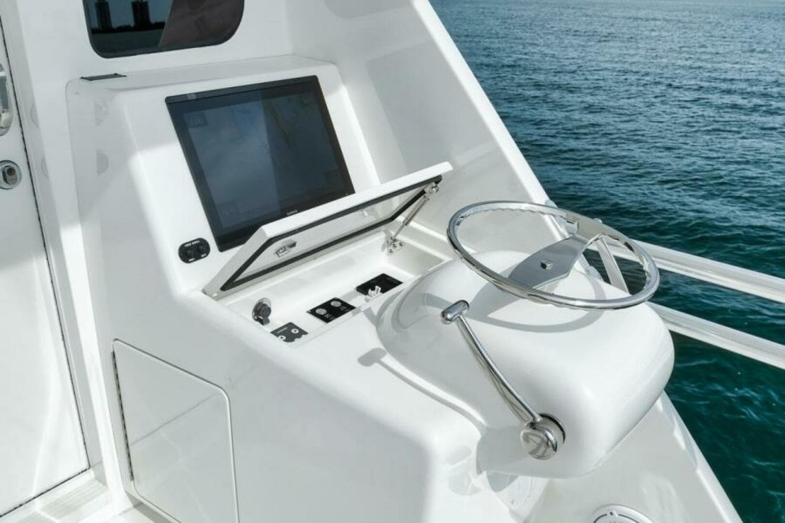 2024 Viking 72 Skybridge — photo 35