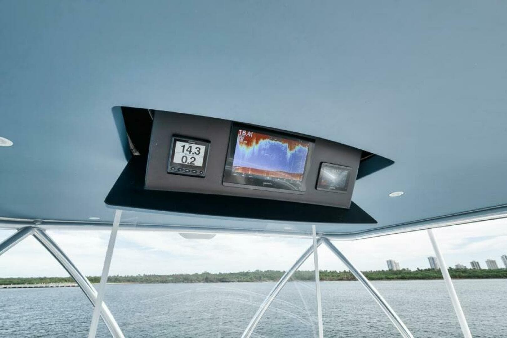 2024 Viking 72 Skybridge — photo 40