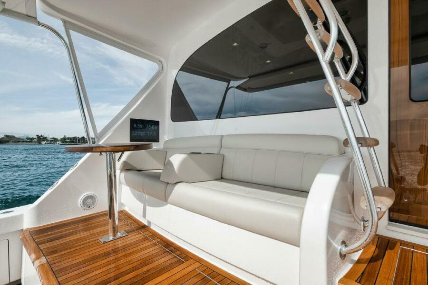 2024 Viking 72 Skybridge — photo 48