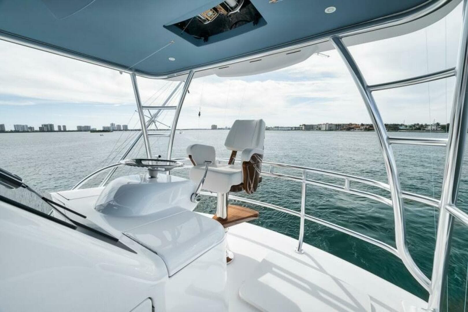 2024 Viking 72 Skybridge — photo 42