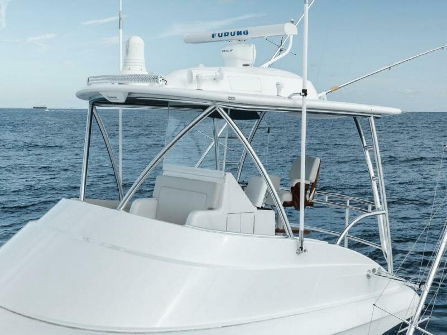 2024 Viking 72 Skybridge — photo 32