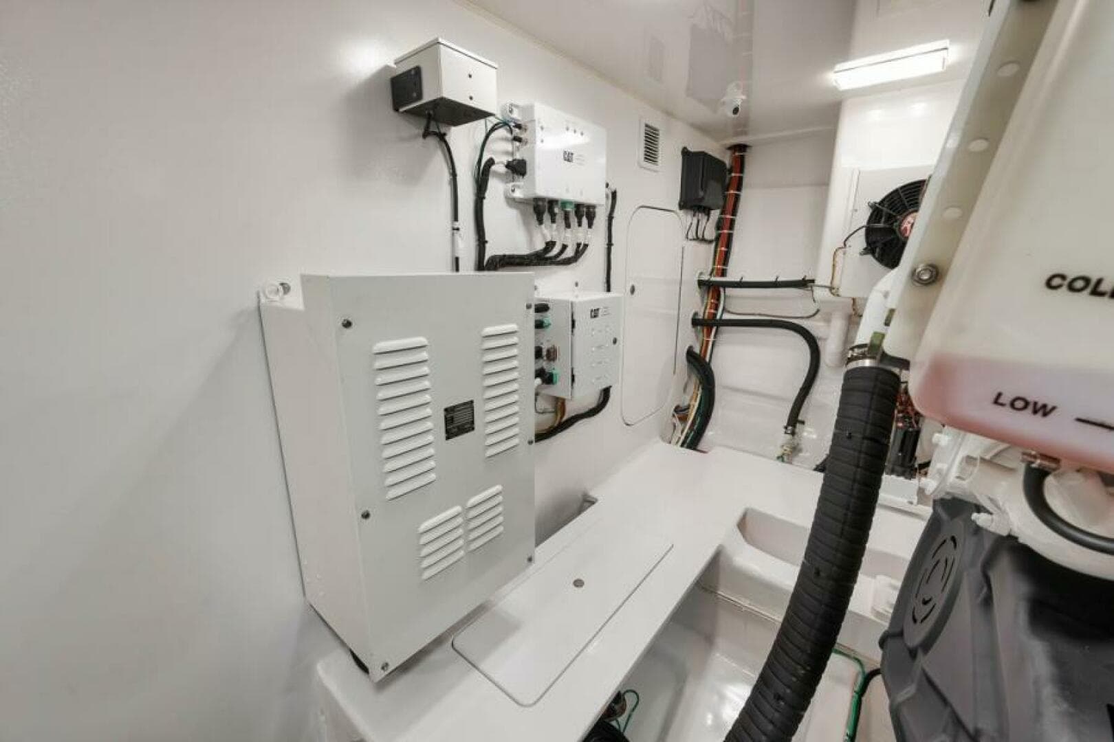 2024 Viking 72 Skybridge — photo 55