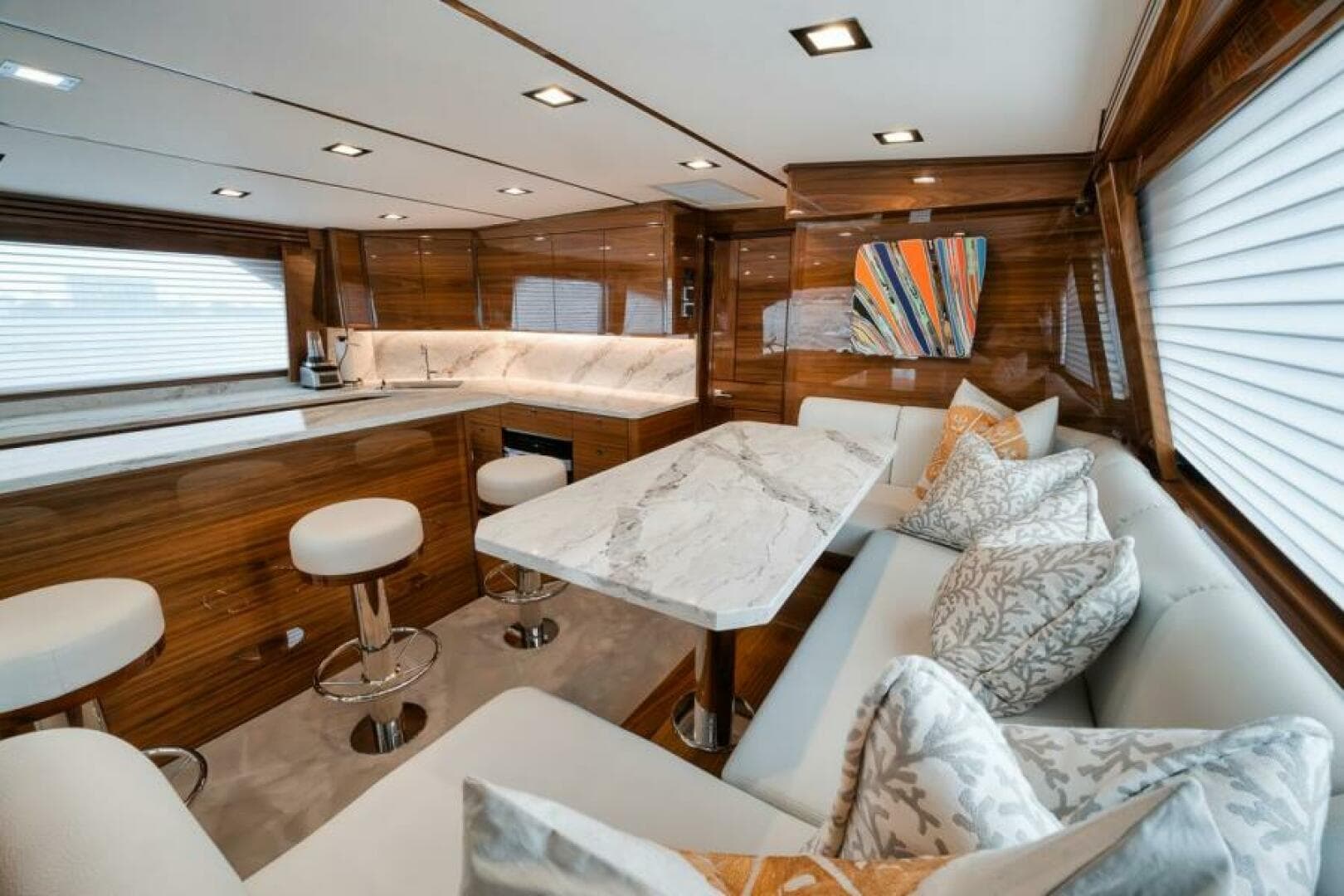2024 Viking 72 Skybridge — photo 6